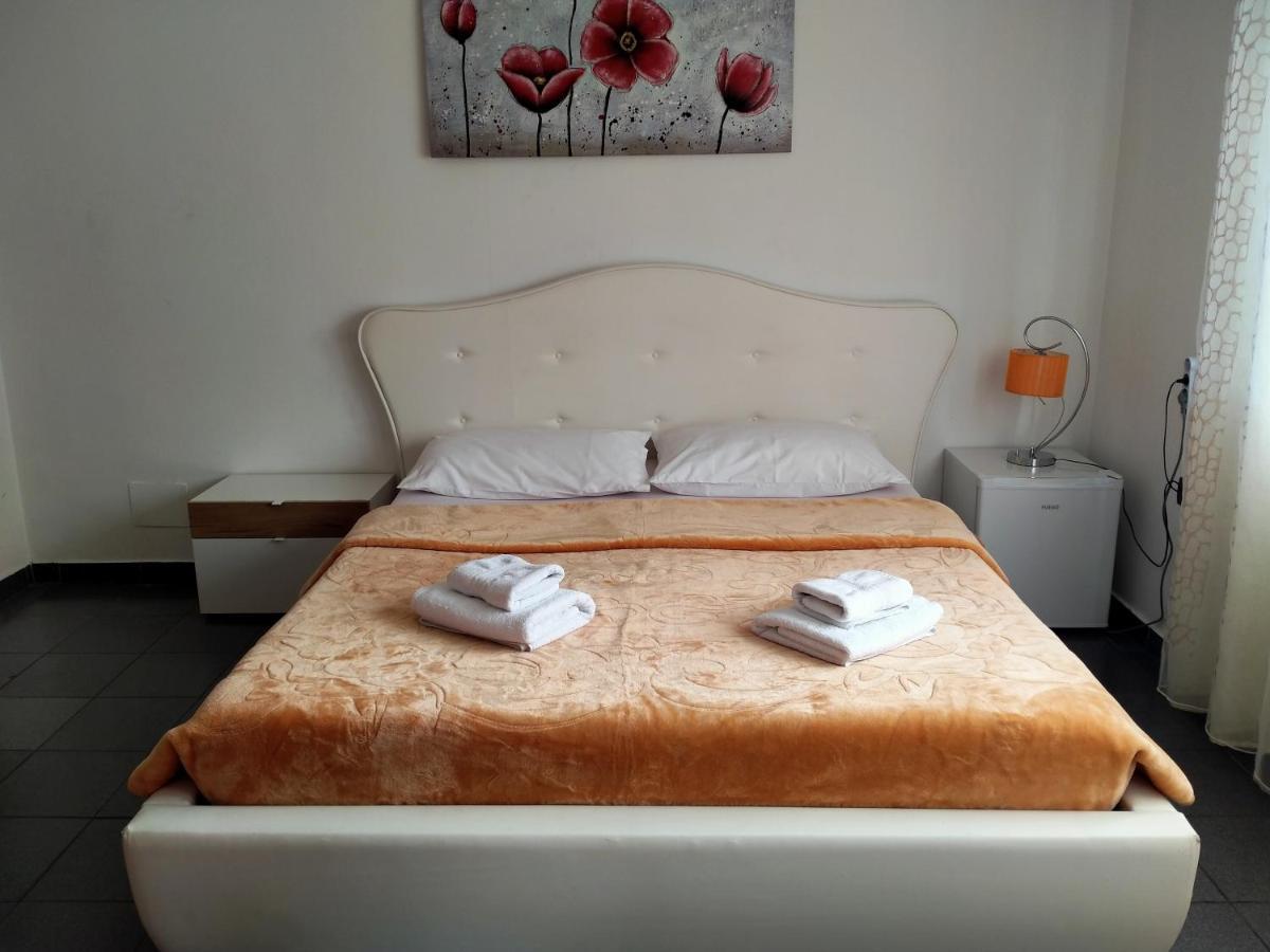 Orange Villa Hotel Tiranë Phòng bức ảnh